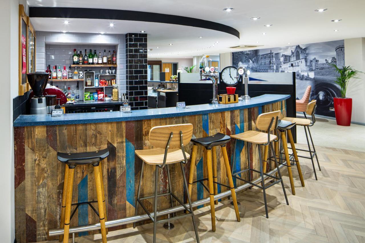 Отель Ibis Rugby East Крик Экстерьер фото