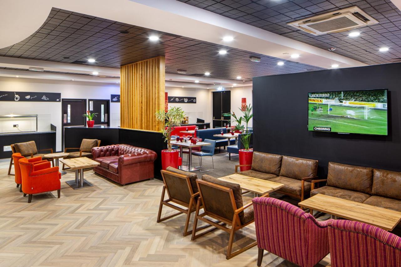 Отель Ibis Rugby East Крик Экстерьер фото