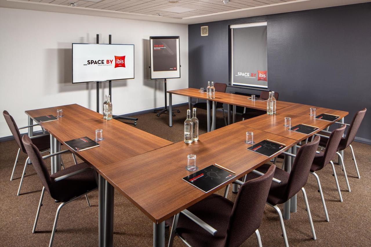 Отель Ibis Rugby East Крик Экстерьер фото